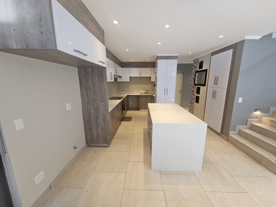 To Let 4 Bedroom Property for Rent in Morningside Gauteng