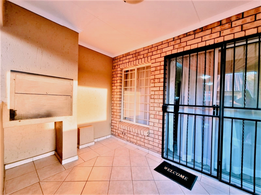 2 Bedroom Property for Sale in Pretorius Park Gauteng