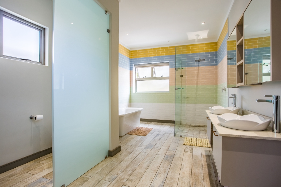 6 Bedroom Property for Sale in Waterkloof Gauteng