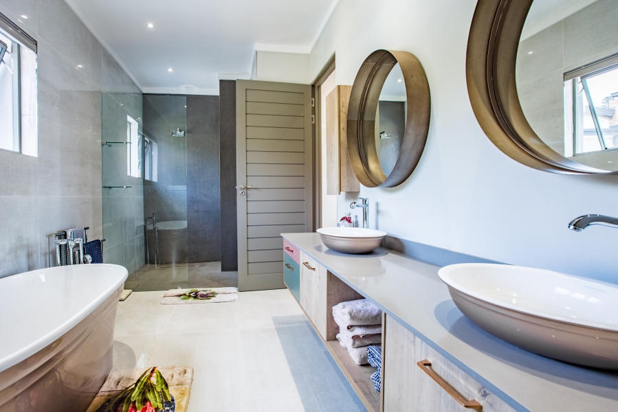 6 Bedroom Property for Sale in Waterkloof Gauteng