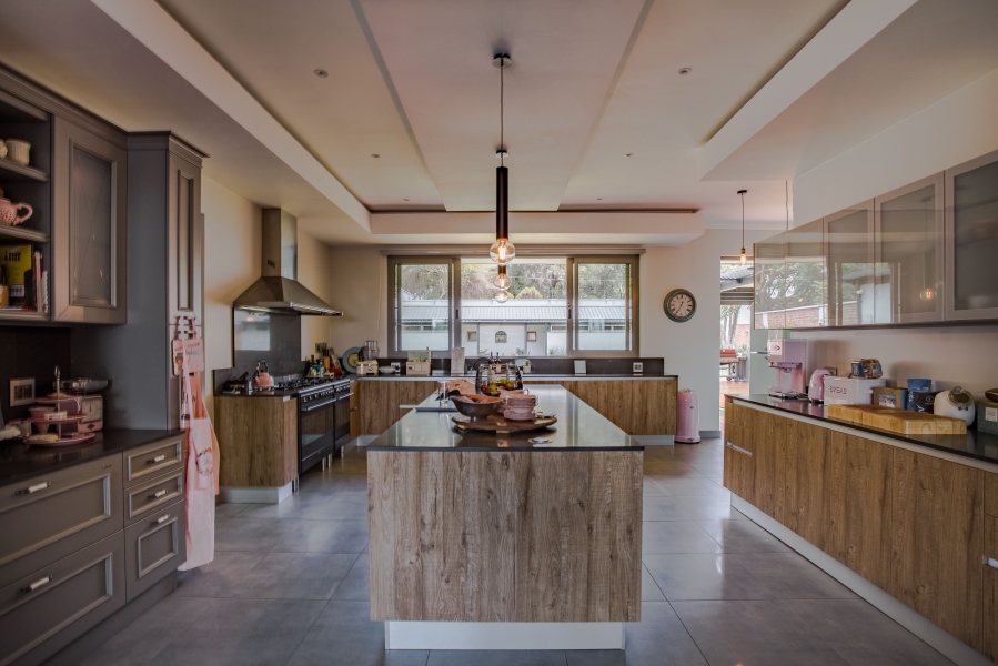 6 Bedroom Property for Sale in Waterkloof Gauteng