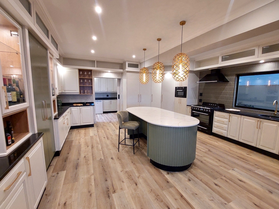 5 Bedroom Property for Sale in Waterkloof Ridge Gauteng