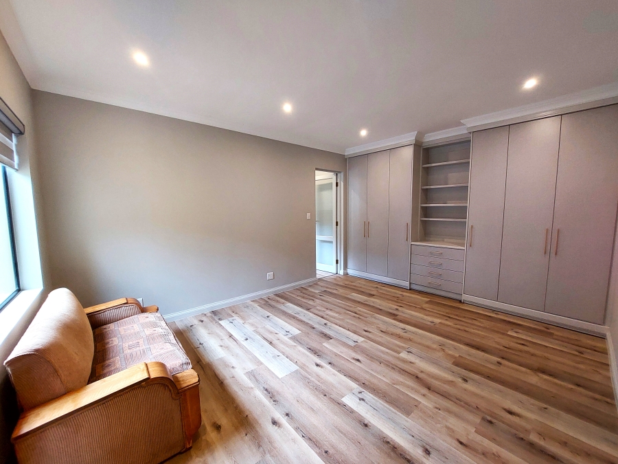 5 Bedroom Property for Sale in Waterkloof Ridge Gauteng