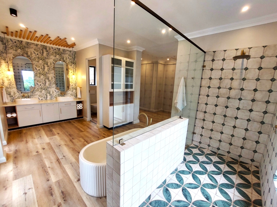 5 Bedroom Property for Sale in Waterkloof Ridge Gauteng