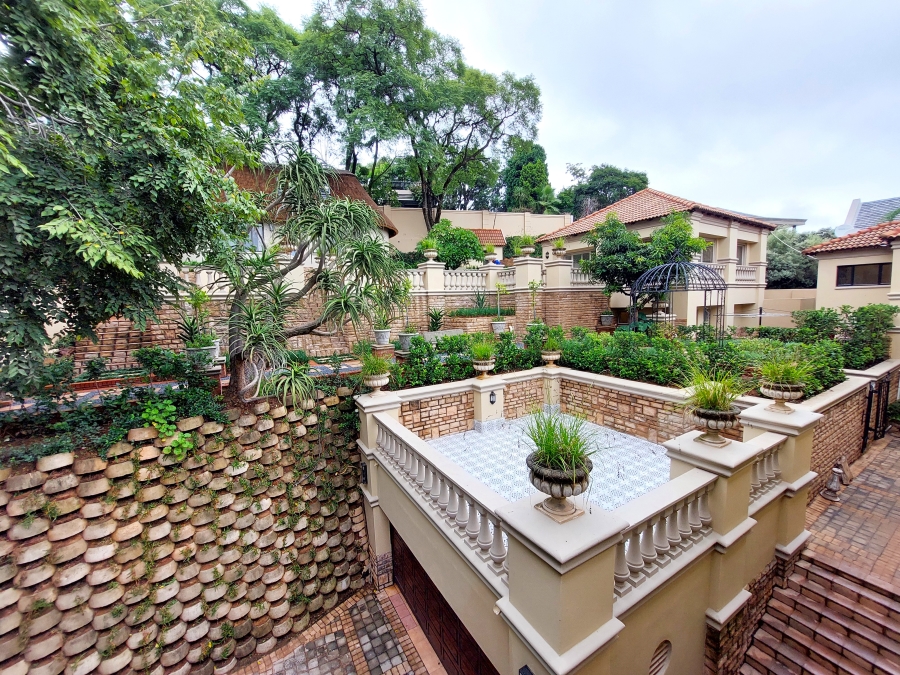 5 Bedroom Property for Sale in Waterkloof Ridge Gauteng