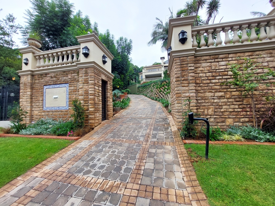 5 Bedroom Property for Sale in Waterkloof Ridge Gauteng
