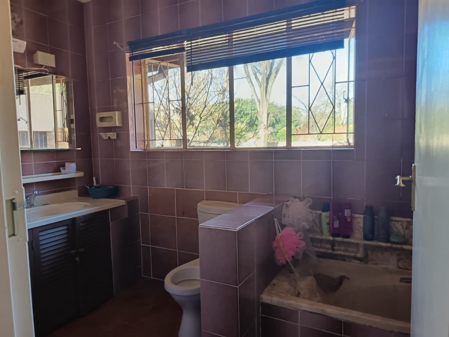 5 Bedroom Property for Sale in Three Rivers Gauteng