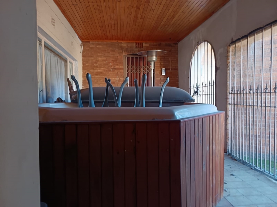 5 Bedroom Property for Sale in Three Rivers Gauteng