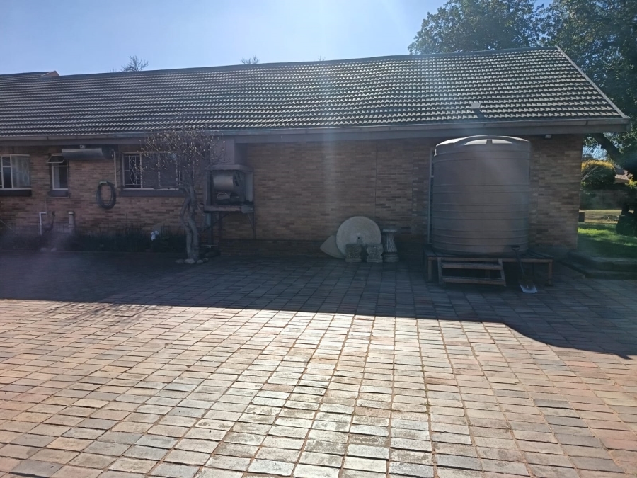 5 Bedroom Property for Sale in Three Rivers Gauteng