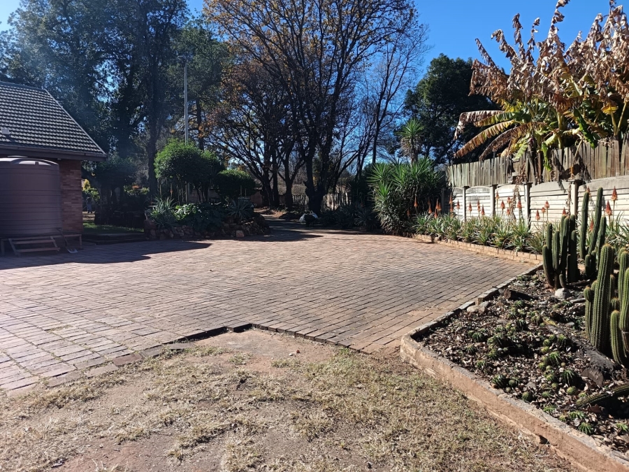 5 Bedroom Property for Sale in Three Rivers Gauteng