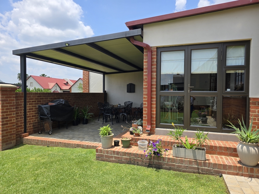 3 Bedroom Property for Sale in Waterlake Farm Lifestyle Estate Gauteng