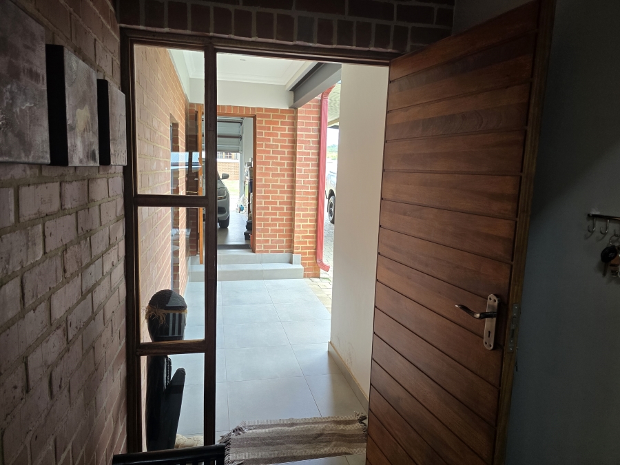 3 Bedroom Property for Sale in Waterlake Farm Lifestyle Estate Gauteng