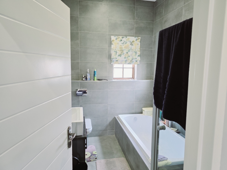 3 Bedroom Property for Sale in Waterlake Farm Lifestyle Estate Gauteng