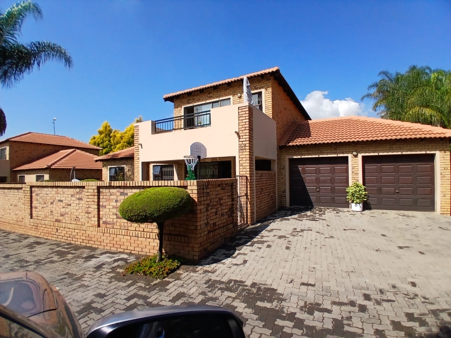 3 Bedroom Property for Sale in Silver Lakes Gauteng