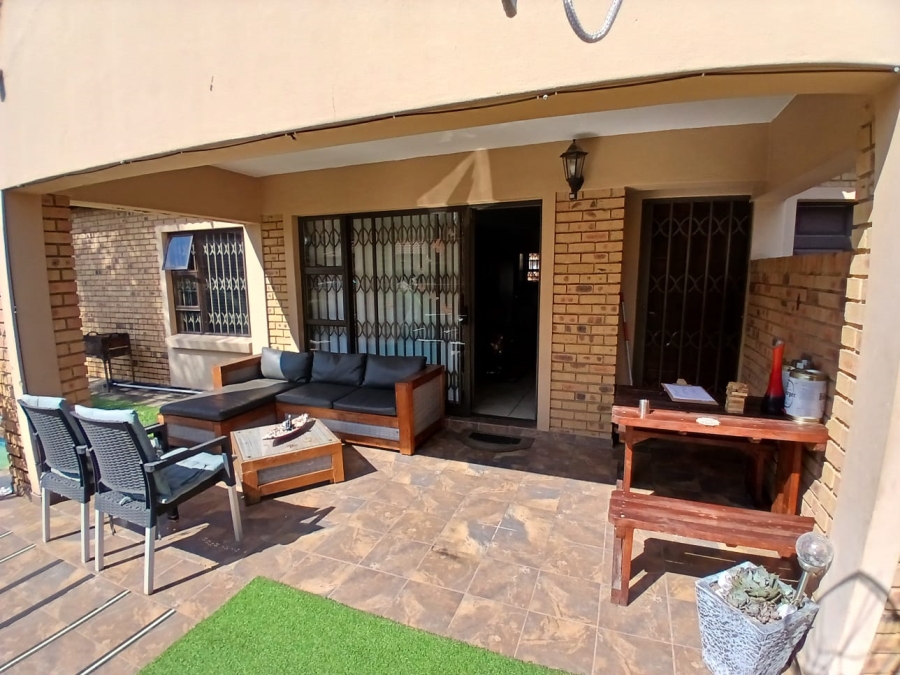3 Bedroom Property for Sale in Silver Lakes Gauteng