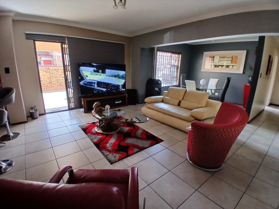 3 Bedroom Property for Sale in Silver Lakes Gauteng