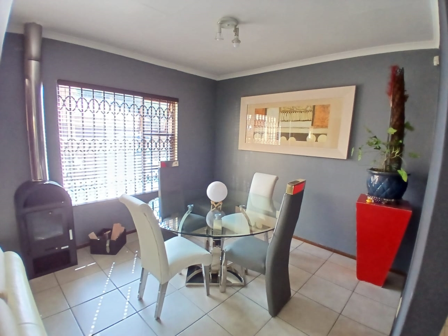 3 Bedroom Property for Sale in Silver Lakes Gauteng