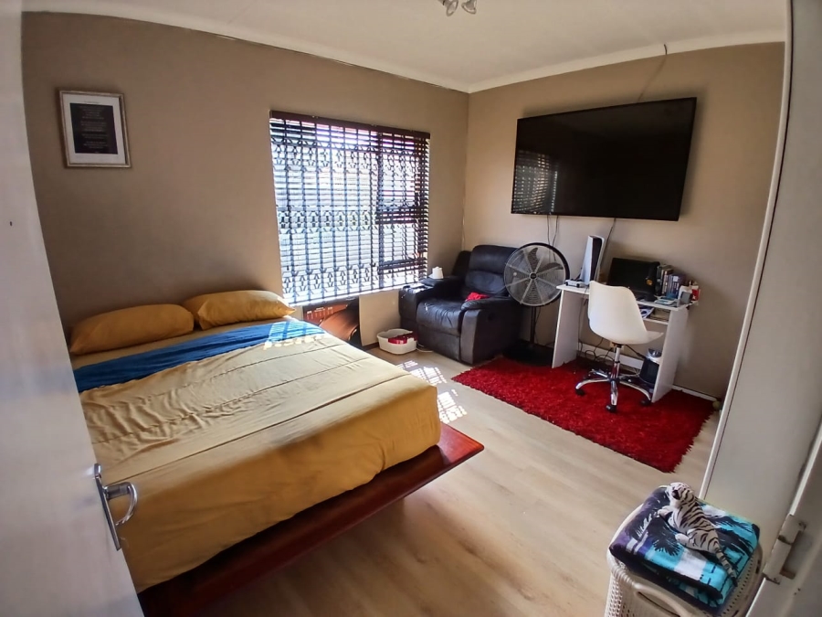3 Bedroom Property for Sale in Silver Lakes Gauteng