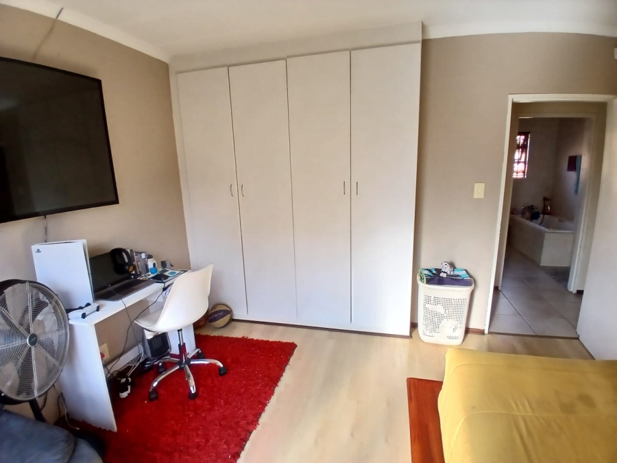 3 Bedroom Property for Sale in Silver Lakes Gauteng