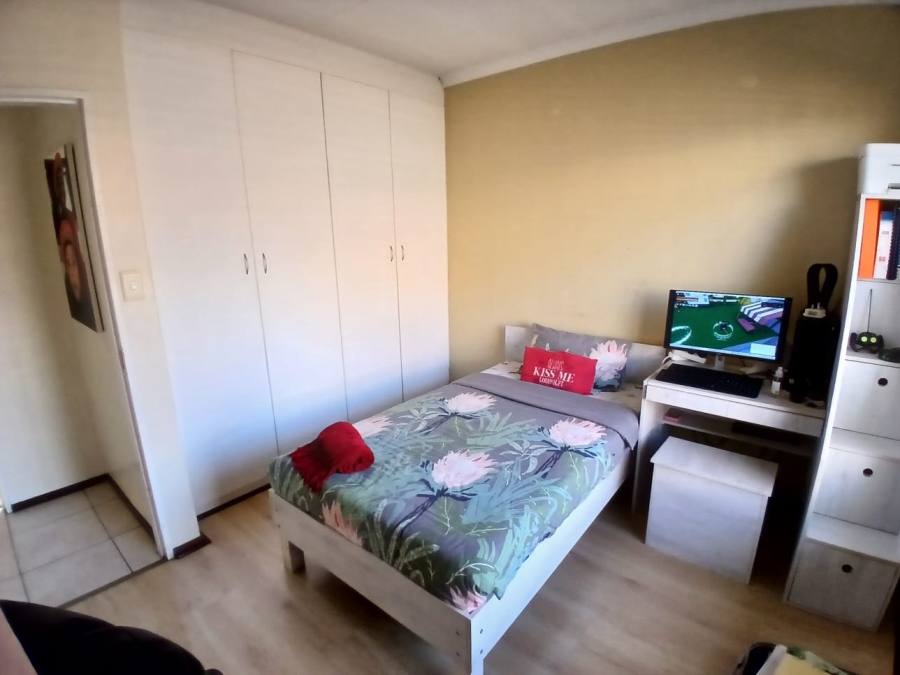 3 Bedroom Property for Sale in Silver Lakes Gauteng