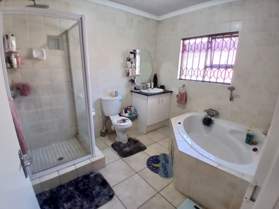 3 Bedroom Property for Sale in Silver Lakes Gauteng