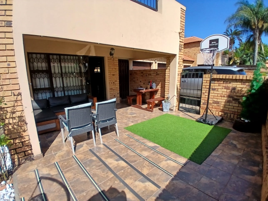 3 Bedroom Property for Sale in Silver Lakes Gauteng