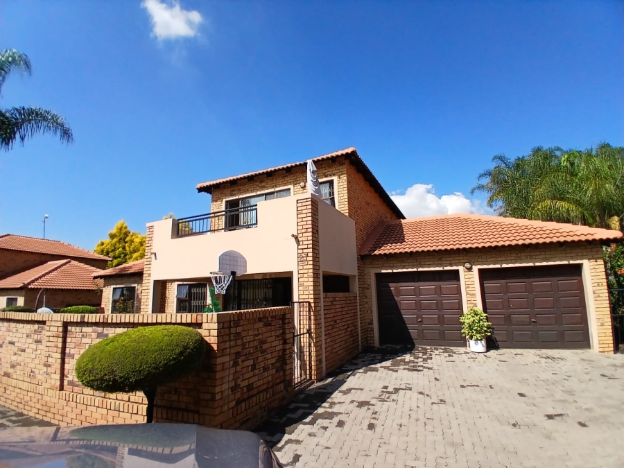3 Bedroom Property for Sale in Silver Lakes Gauteng