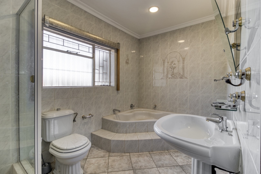 4 Bedroom Property for Sale in Quellerina Gauteng