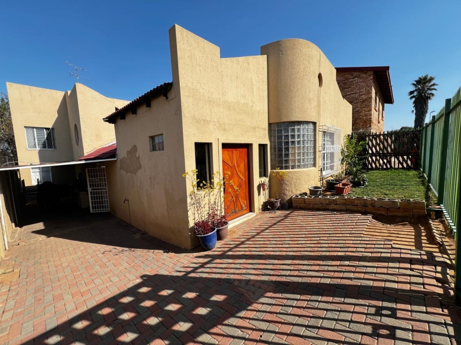4 Bedroom Property for Sale in Marlboro Gardens Gauteng