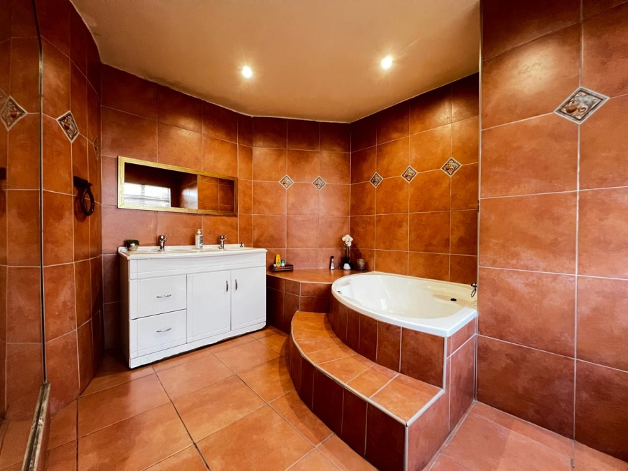 4 Bedroom Property for Sale in Marlboro Gardens Gauteng