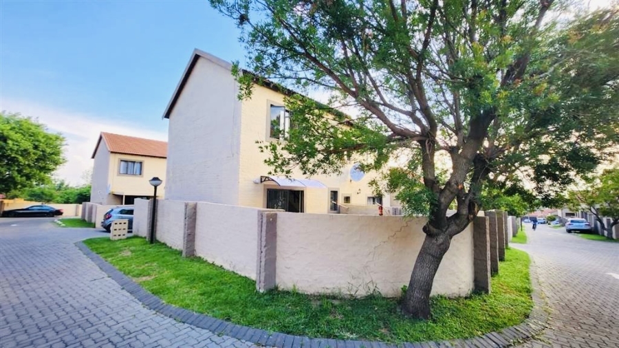 2 Bedroom Property for Sale in Halfway Gardens Gauteng