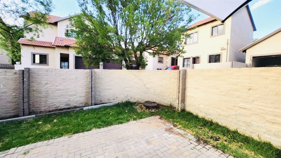 2 Bedroom Property for Sale in Halfway Gardens Gauteng