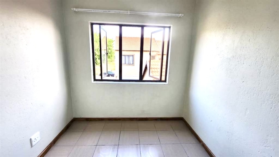 2 Bedroom Property for Sale in Halfway Gardens Gauteng