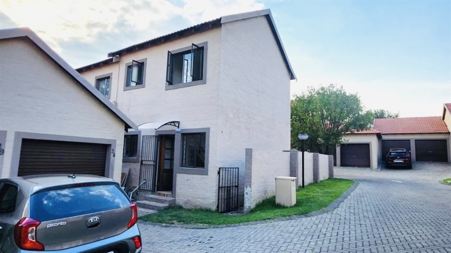 2 Bedroom Property for Sale in Halfway Gardens Gauteng