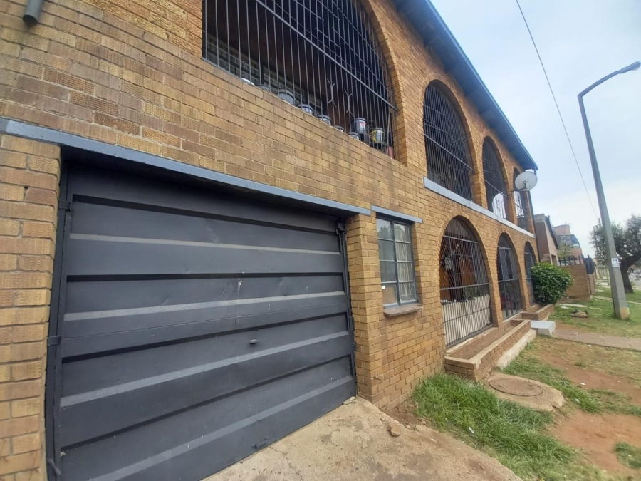 7 Bedroom Property for Sale in Actonville Gauteng