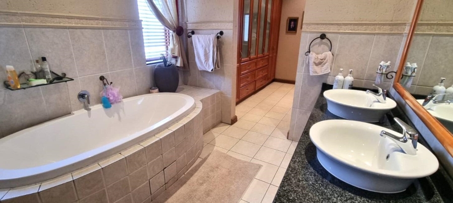 4 Bedroom Property for Sale in Beyers Park Gauteng