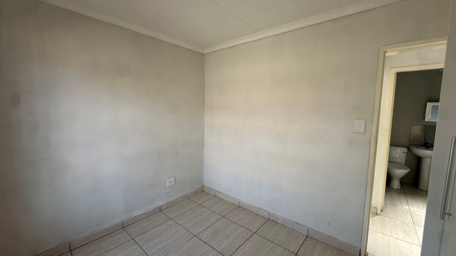 2 Bedroom Property for Sale in Alliance Gauteng