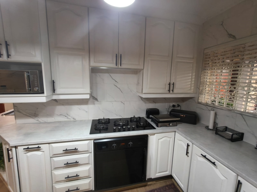 3 Bedroom Property for Sale in Edleen Gauteng