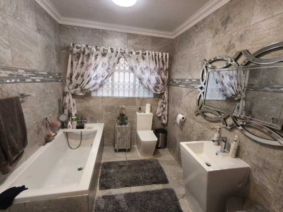 3 Bedroom Property for Sale in Edleen Gauteng