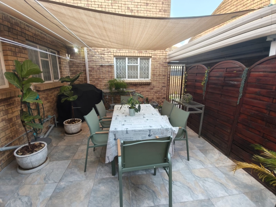 3 Bedroom Property for Sale in Edleen Gauteng