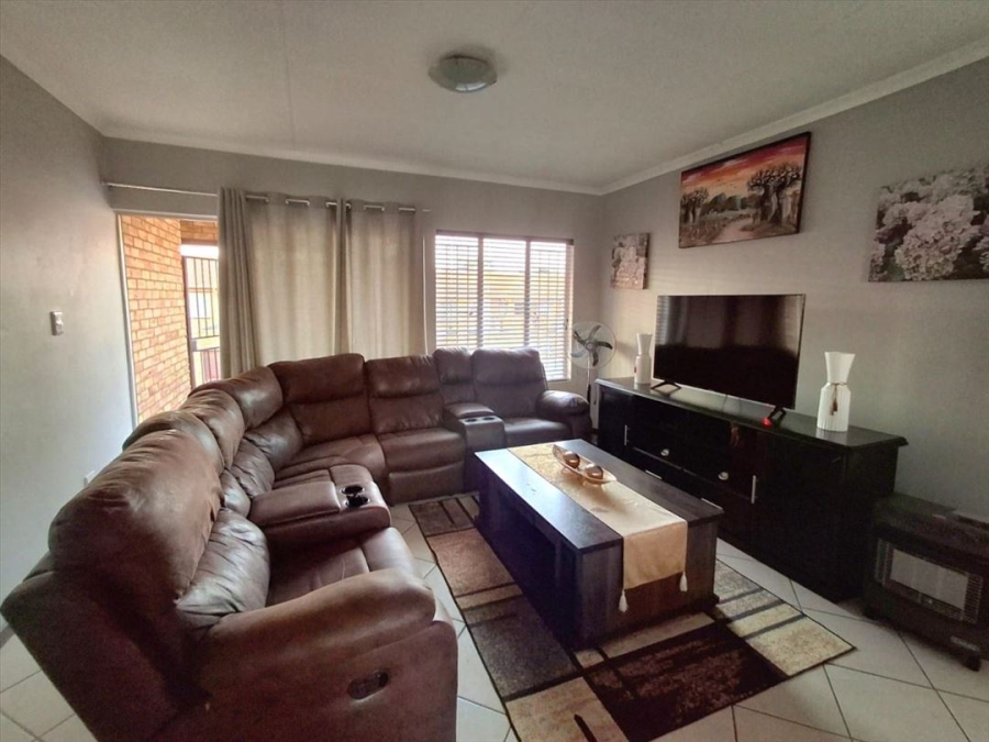 2 Bedroom Property for Sale in Glen Marais Gauteng