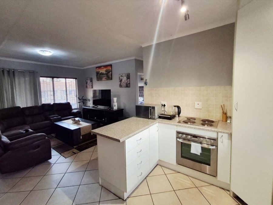 2 Bedroom Property for Sale in Glen Marais Gauteng