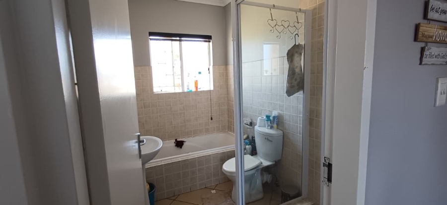 2 Bedroom Property for Sale in Glen Marais Gauteng
