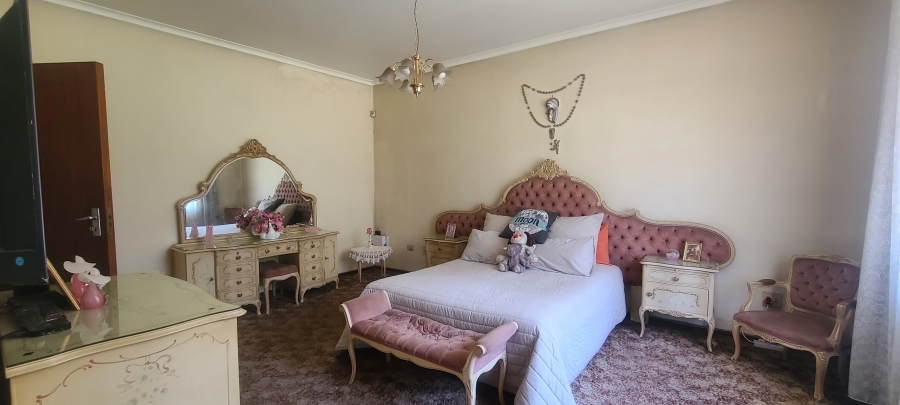 4 Bedroom Property for Sale in Cyrildene Gauteng