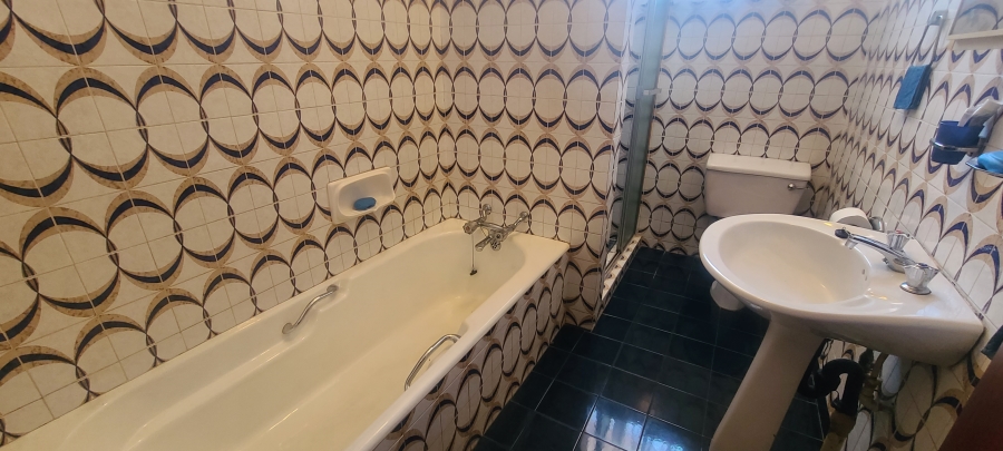 4 Bedroom Property for Sale in Cyrildene Gauteng