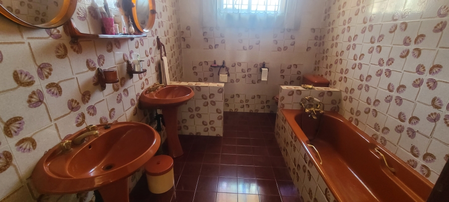 4 Bedroom Property for Sale in Cyrildene Gauteng