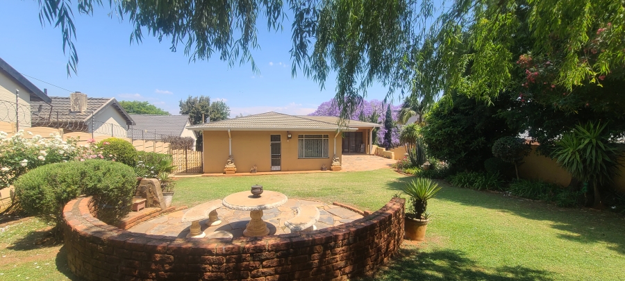 4 Bedroom Property for Sale in Cyrildene Gauteng