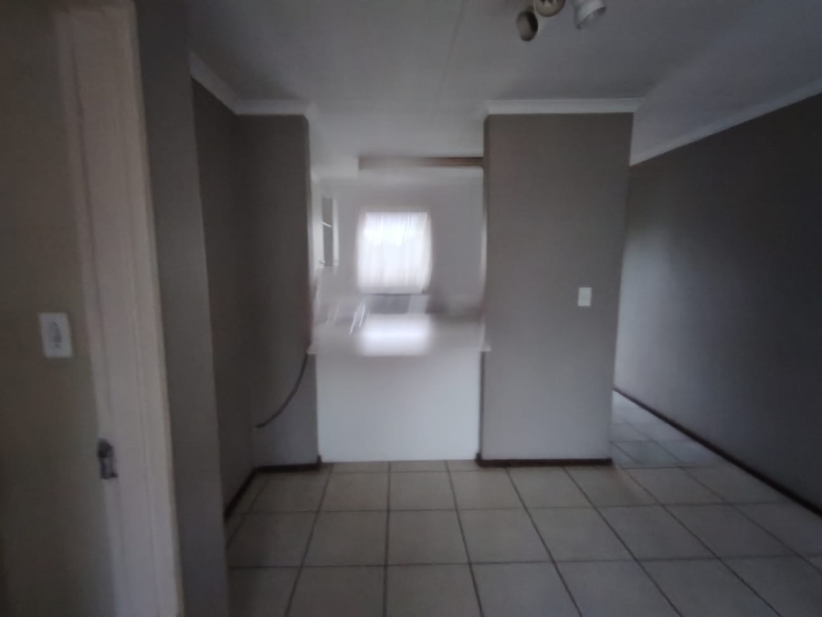 1 Bedroom Property for Sale in Lakefield Gauteng