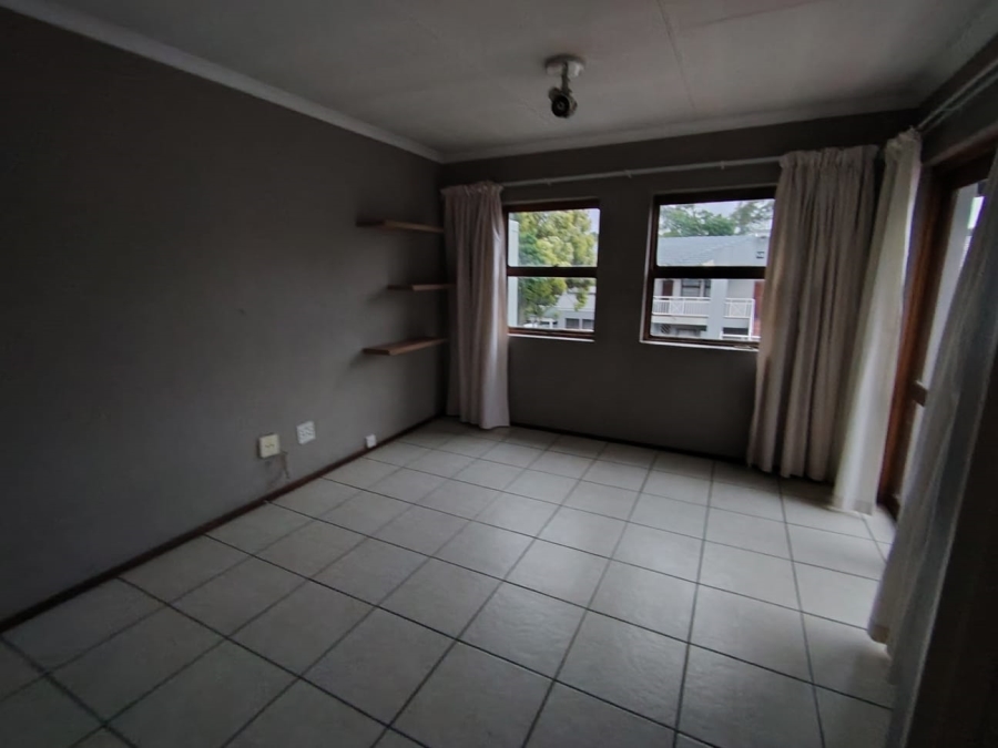 1 Bedroom Property for Sale in Lakefield Gauteng