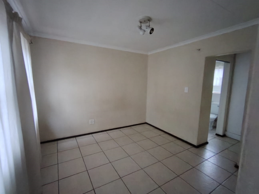 1 Bedroom Property for Sale in Lakefield Gauteng